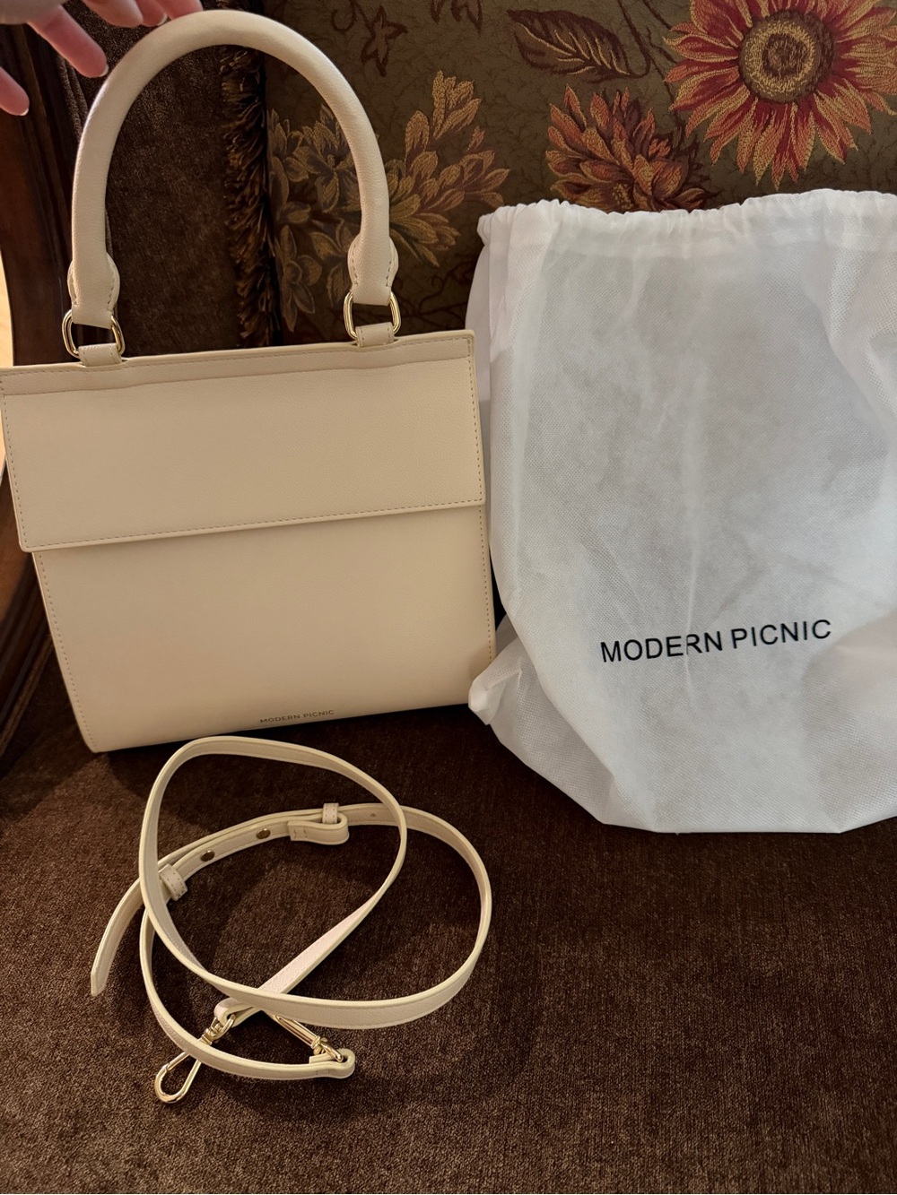 Modern Picnic The Luncher Insulated Vegan Leather Handbag Cream Ivory